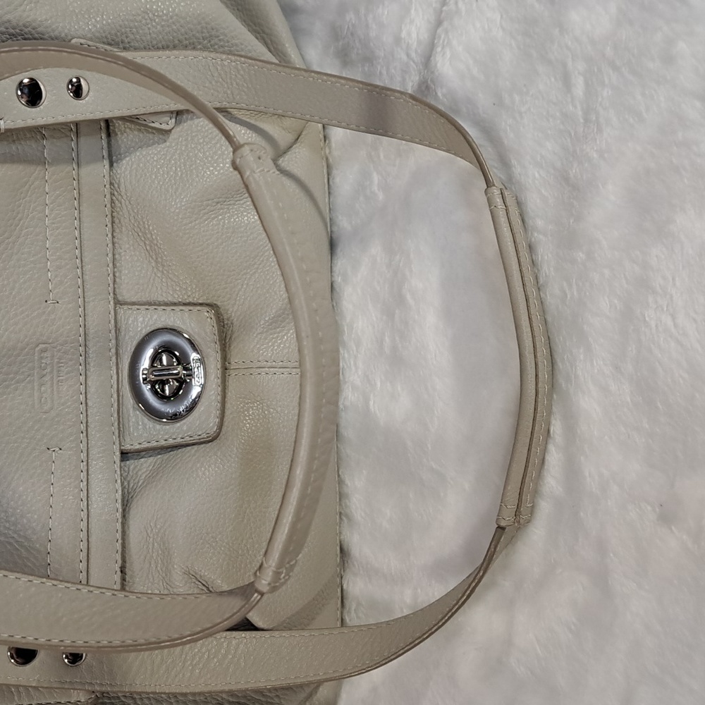 Coach Outstanding Condition - image 3